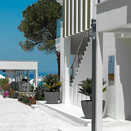 Laguna 4*